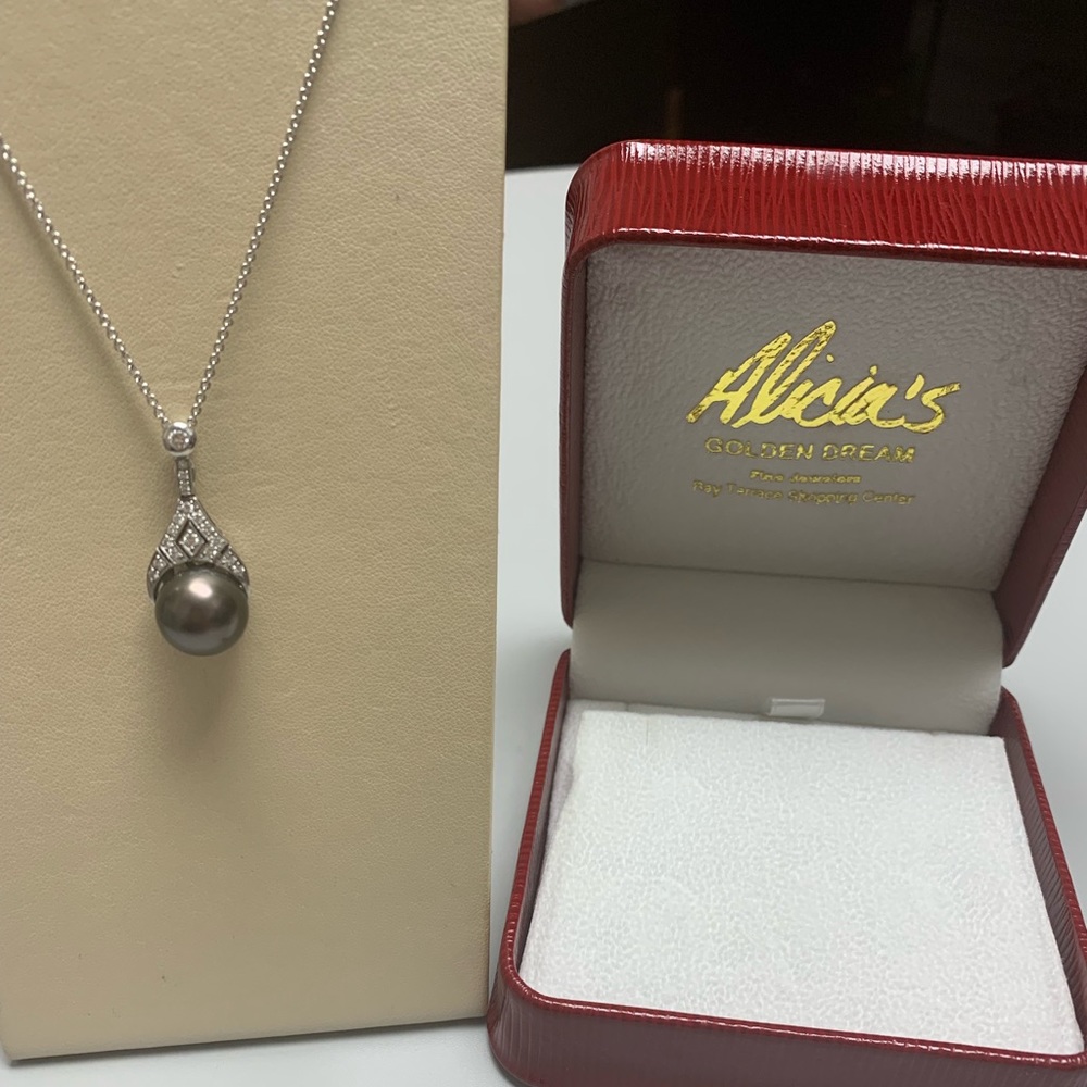 18K White Gold Tahitian Pearl Diamond Necklace